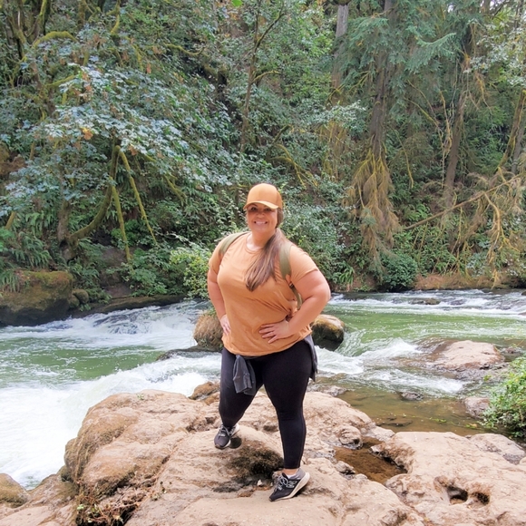 Meet your Posher, Jenna - Picture 2 of 4